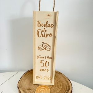Caixa de Madeira para Garrafa Vinho – Bodas de Ouro (50 – Cinquenta anos com os anos de casamento)