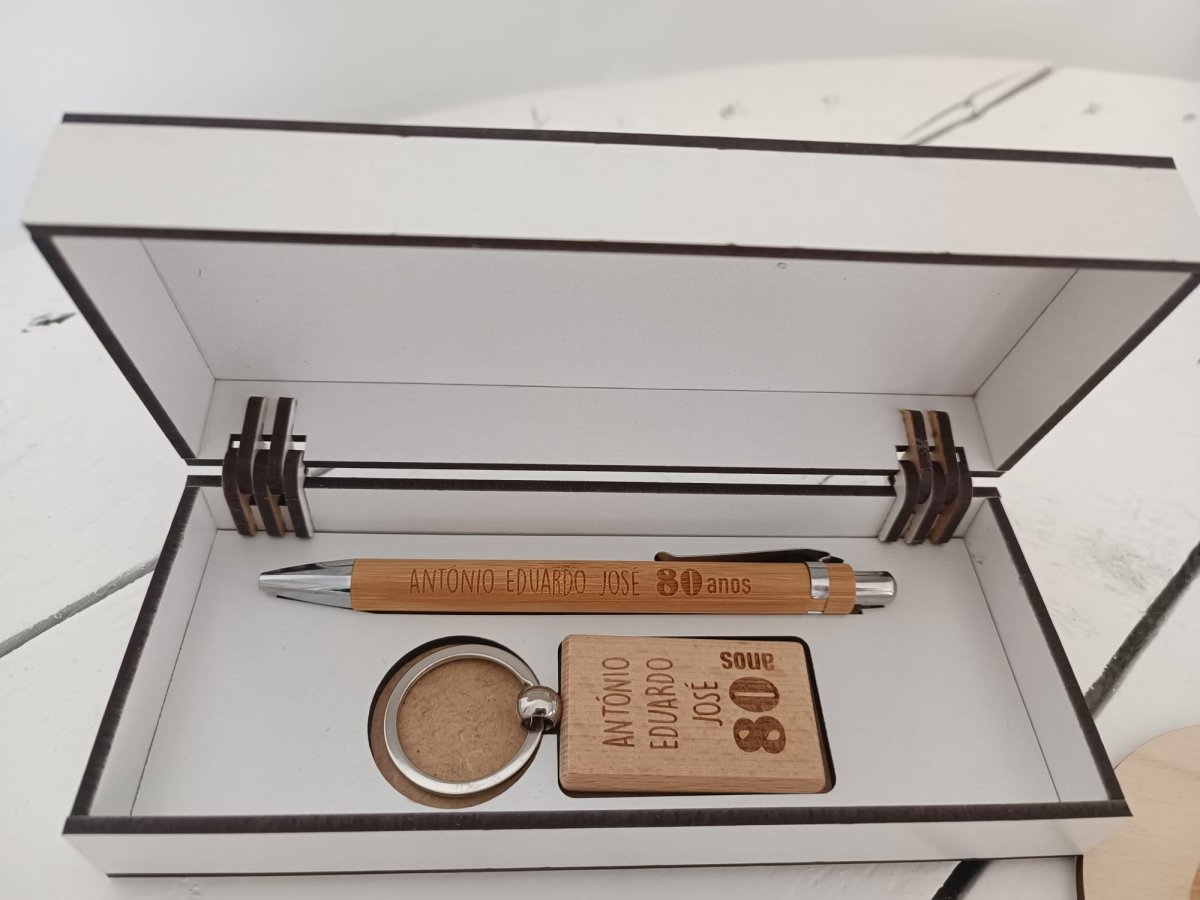 Conjunto Caneta e Porta Chaves – Parabéns Pai/Padrinho – 80 anos de uma linda história