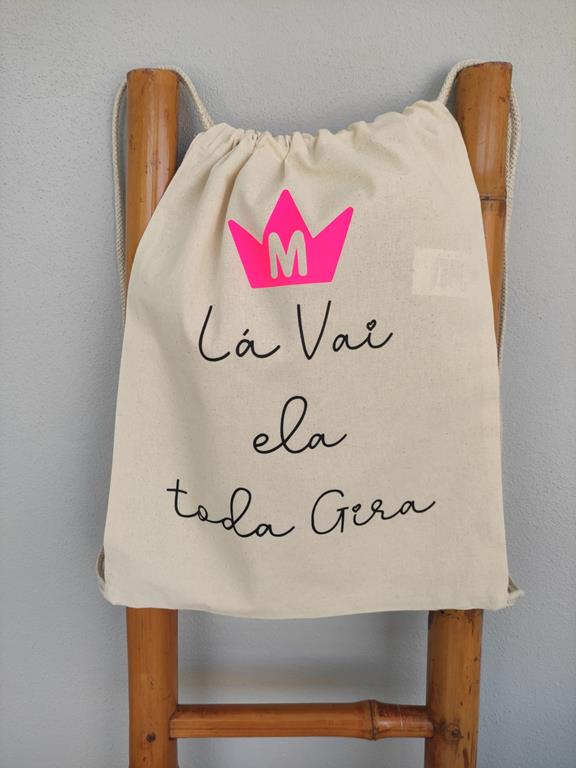 Mochila Taleigo – Lá vai ela toda gira (coroa princesa com nome)
