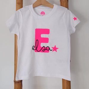 T-Shirt – Nome e Letra inicial do nome (estrela rosa choque)