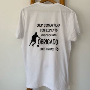 T-Shirt – Quem compartilha conhecimento, merece um obrigado todos os dias (com jogador de futebol)